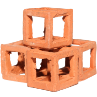 Rustikaler Keramik-Würfel für einen abstrakten Spielplatz